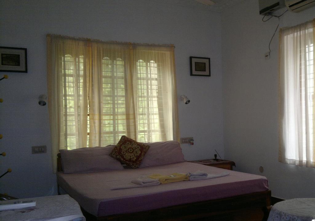 Ganesh House Homestay Kovalam Bagian luar foto