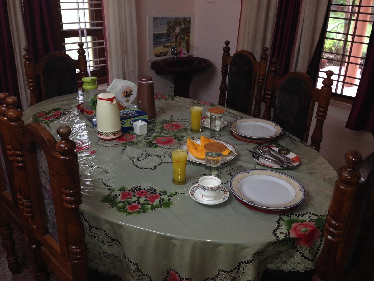 Ganesh House Homestay Kovalam Bagian luar foto