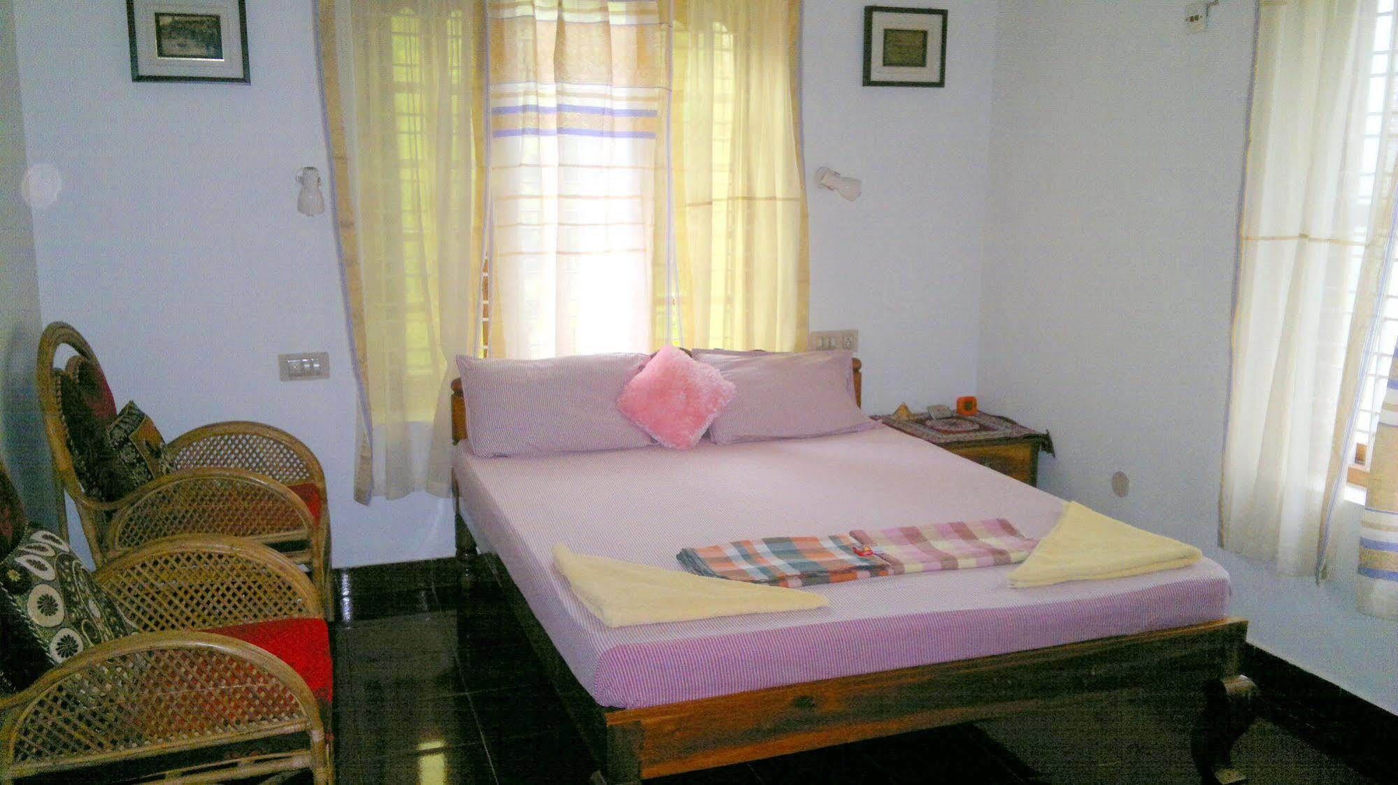 Ganesh House Homestay Kovalam Bagian luar foto