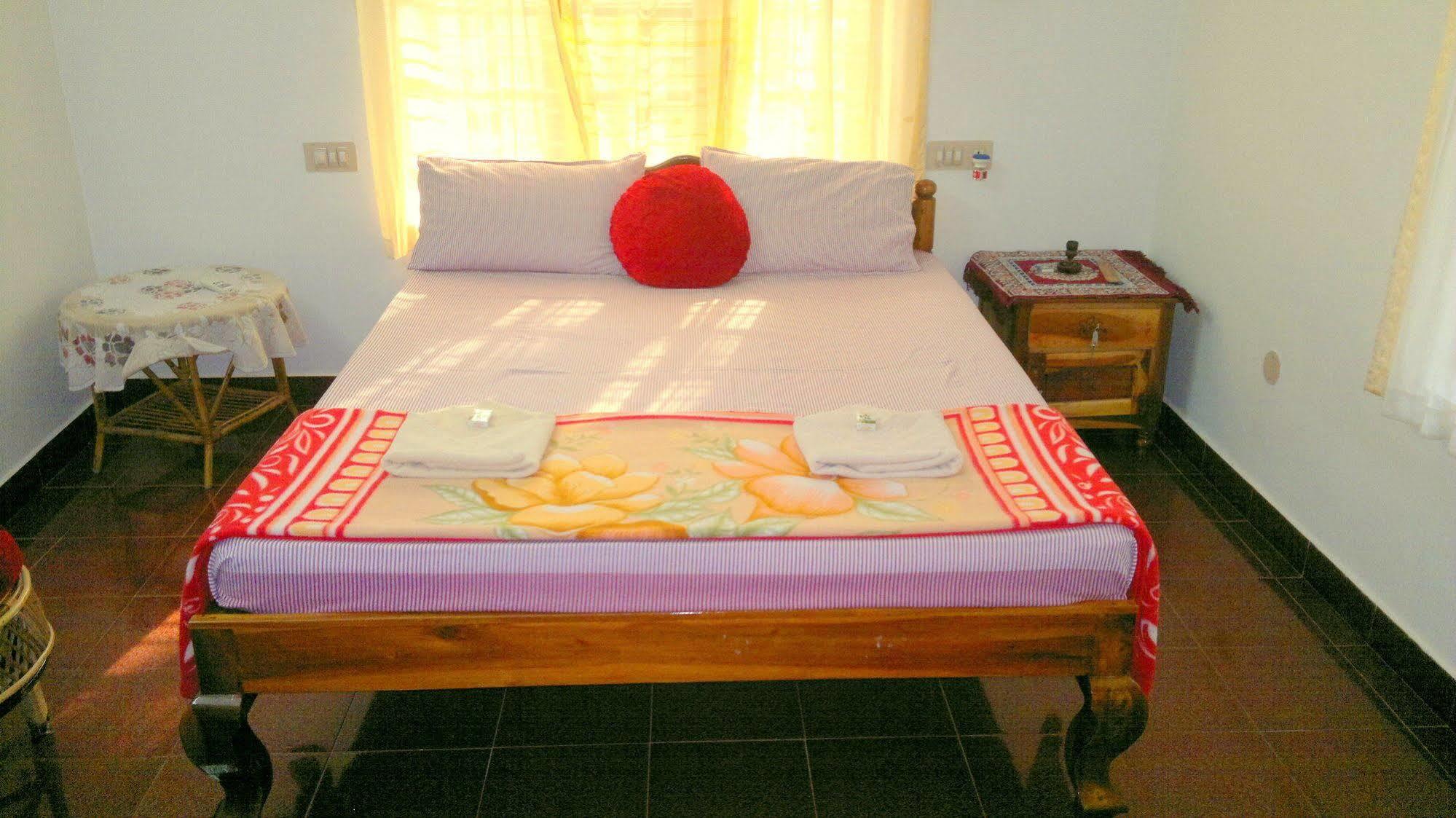 Ganesh House Homestay Kovalam Bagian luar foto