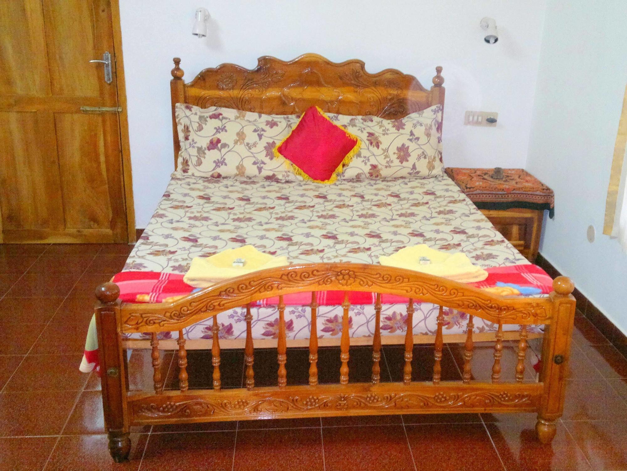 Ganesh House Homestay Kovalam Bagian luar foto