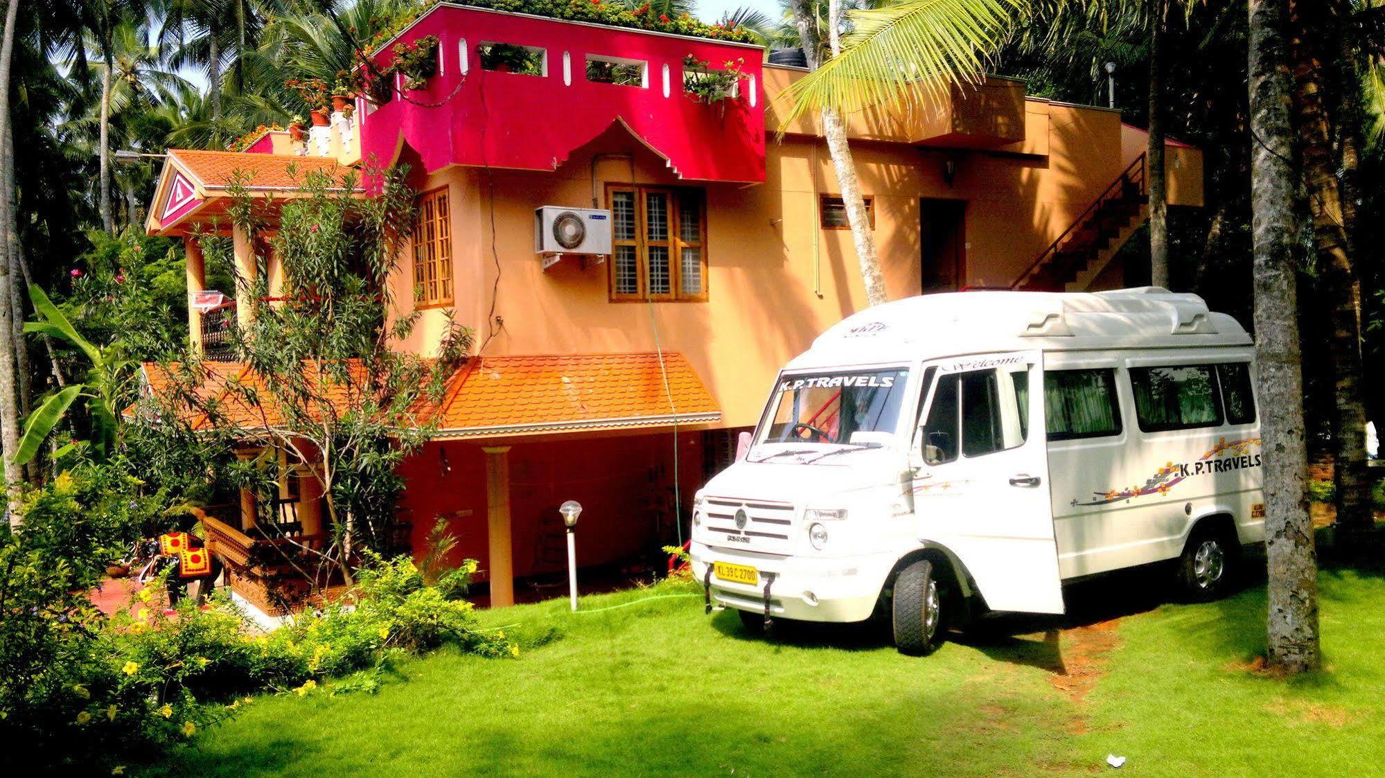 Ganesh House Homestay Kovalam Bagian luar foto